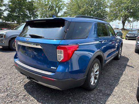 Used 2020 Ford Explorer XLT w/ Equipment Group 202A AWD/4WD image 3