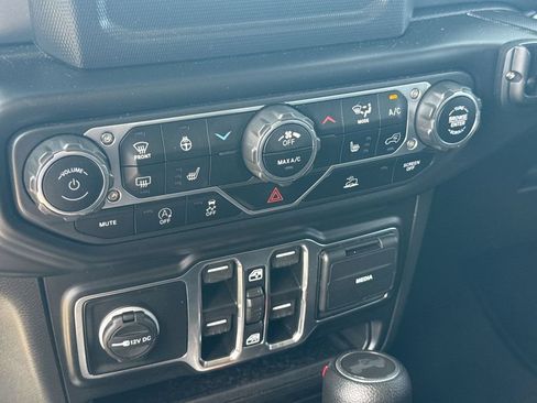 Used 2022 Jeep Wrangler Unlimited Sport AWD/4WD image 29