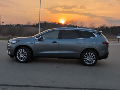 Used 2020 Buick Enclave Premium w/ Sun and Sites Package image 3