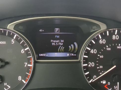 Used 2020 Nissan Pathfinder S FWD image 16