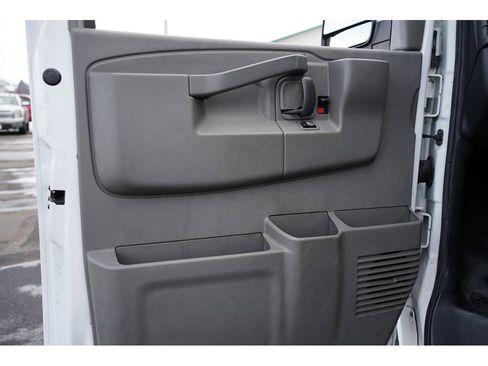 Used 2018 Chevrolet Express 2500 w/ Driver Convenience Package image 18