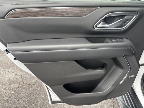 Used 2021 Chevrolet Tahoe LT w/ LT Signature Package image 18