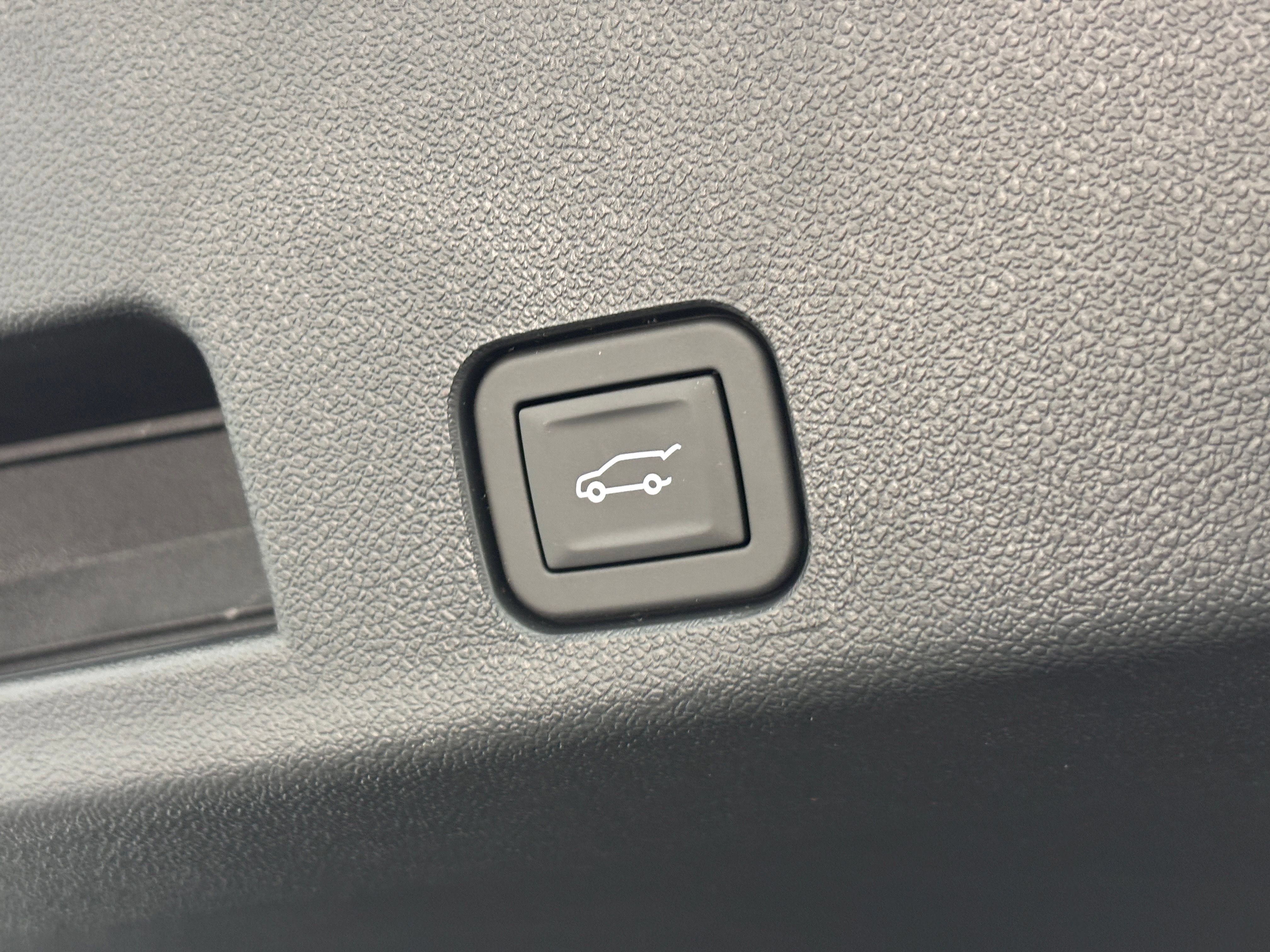 New 2026 GMC Acadia Denali Ultimate w/ LPO, Floor Liner Package AWD/4WD image 15