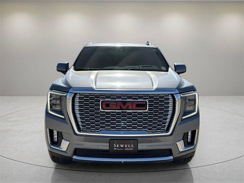Used 2021 GMC Yukon Denali w/ Denali Premium Package image 8