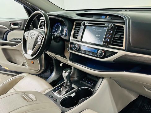 Used 2019 Toyota Highlander Limited Platinum image 9