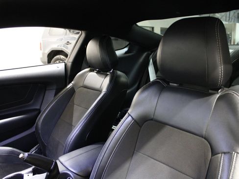 Used 2018 Ford Mustang Shelby GT350 w/ Convenience Package RWD image 23