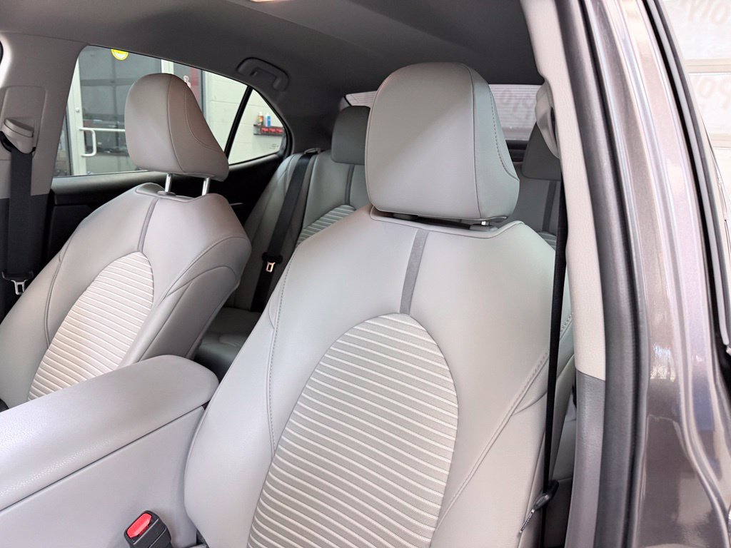 Used 2020 Toyota Camry SE FWD image 16
