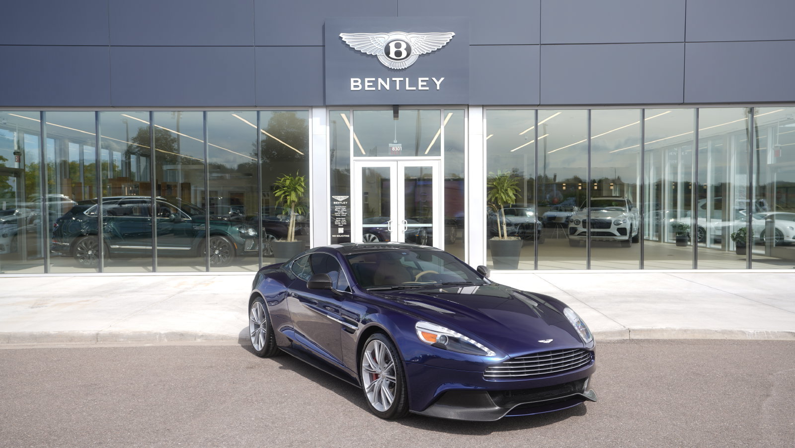 Used 2015 Aston Martin Vanquish Coupe RWD image 22