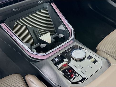 Used 2025 BMW X3 xDrive30i w/ Premium Package image 16