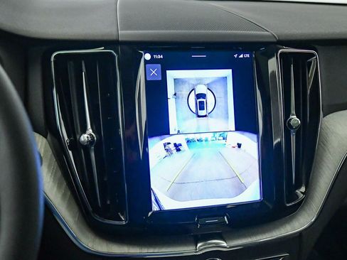 Certified 2025 Volvo XC60 B5 Plus AWD/4WD image 21