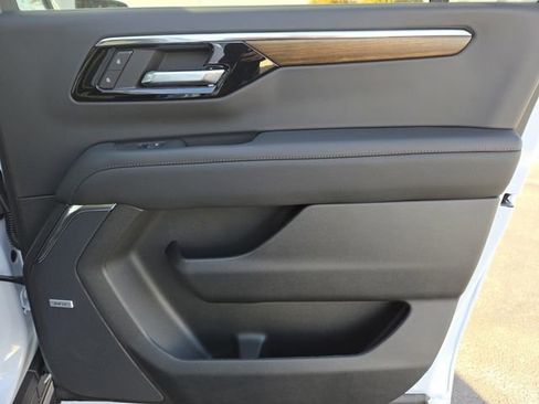 New 2026 Chevrolet Suburban High Country AWD/4WD image 32