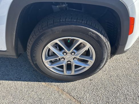 New 2025 Jeep Grand Cherokee L Laredo image 12