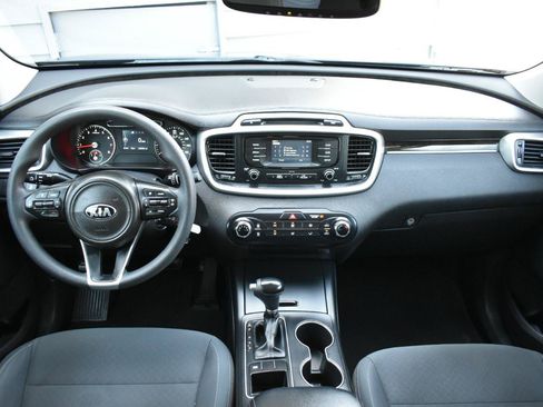 Used 2016 Kia Sorento FWD image 11