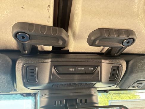 New 2025 Jeep Gladiator Rubicon w/ Convenience Group image 13