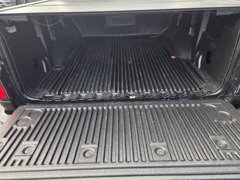 Used 2022 Chevrolet Colorado LT w/ LT Convenience Package image 8