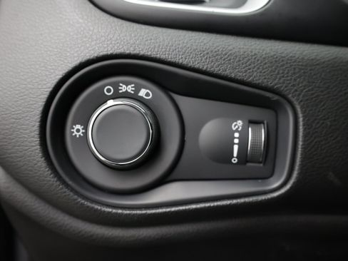 Used 2019 Jeep Renegade Sport w/ Sport Appearance Group FWD image 21