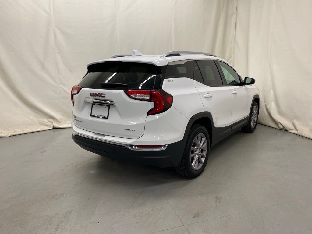 Used 2024 GMC Terrain SLT AWD/4WD image 6