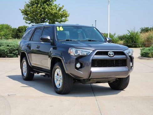 Used 2016 Toyota 4Runner SR5 AWD/4WD image 3