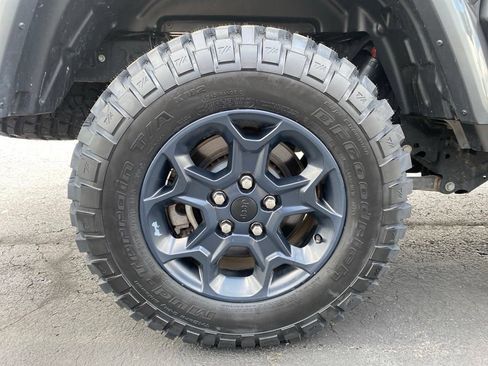 Used 2023 Jeep Gladiator Sport AWD/4WD image 15