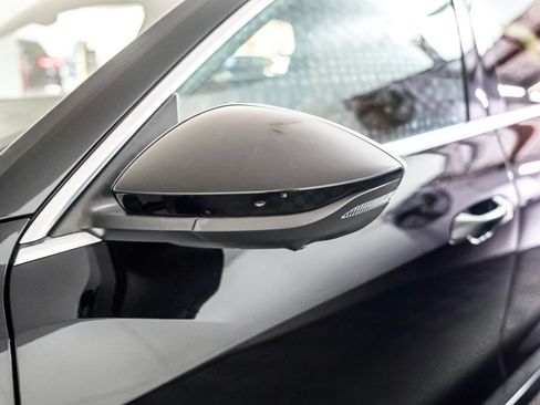 Used 2022 Audi e-tron Premium Plus w/ Premium Plus Package image 26