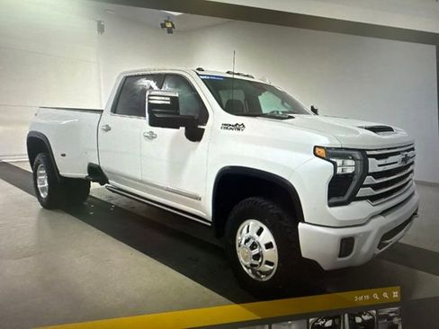 Used 2024 Chevrolet Silverado 3500 High Country w/ High Country Premium Package AWD/4WD image 4