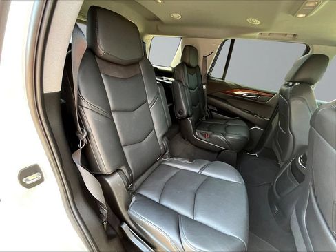 Used 2019 Cadillac Escalade Luxury w/ LPO, Radiant Package AWD/4WD image 27