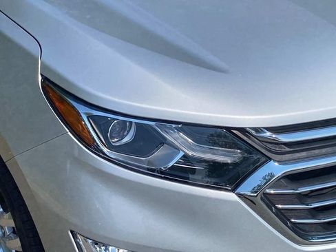 Used 2018 Chevrolet Equinox Premier FWD image 4