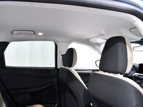 Used 2022 Ford Escape SE w/ Cold Weather Package image 18