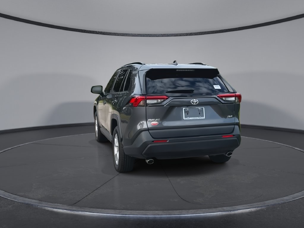 Used 2021 Toyota RAV4 XLE w/ Convenience Package FWD image 7