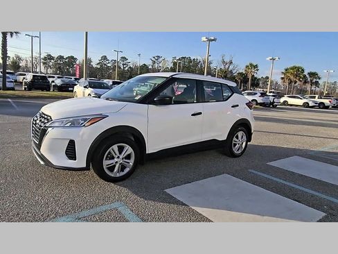 Used 2022 Nissan Kicks S image 25