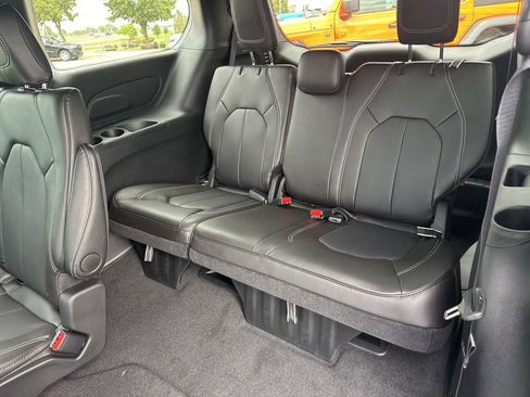 New 2026 Chrysler Pacifica Select image 47
