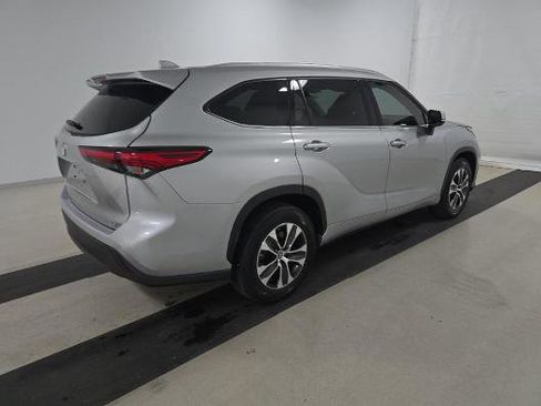 Used 2021 Toyota Highlander XLE FWD image 4