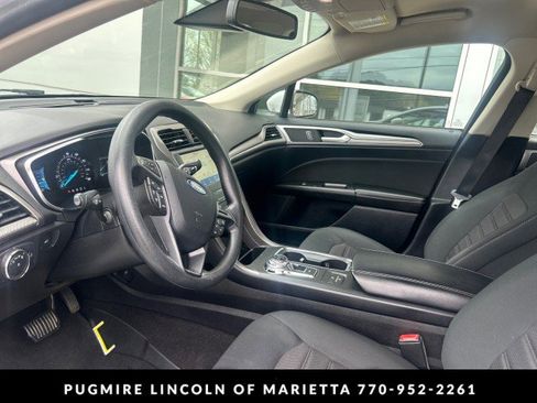 Used 2020 Ford Fusion SE image 3