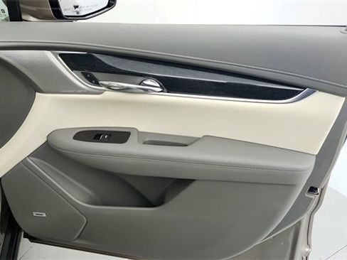 Certified 2022 Cadillac XT6 Premium Luxury image 21