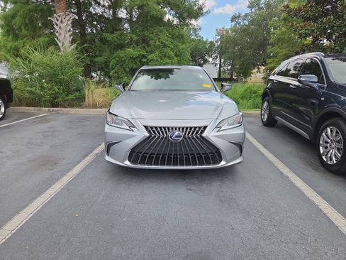 Used 2022 Lexus ES 300h w/ Premium Package FWD image 2
