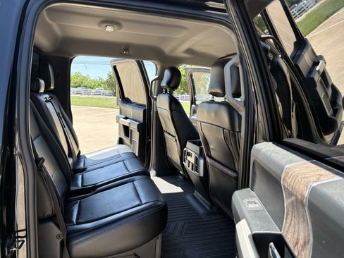 Used 2017 Ford F250 Lariat w/ Lariat Value Package AWD/4WD image 11