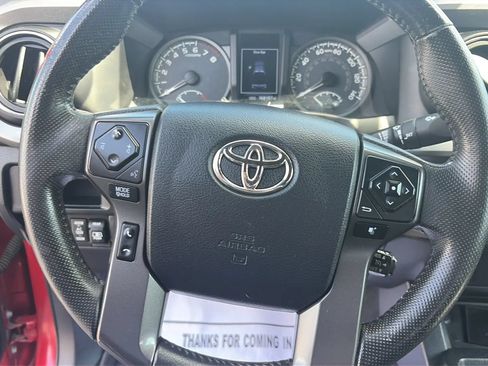 Used 2017 Toyota Tacoma TRD Sport AWD/4WD image 13
