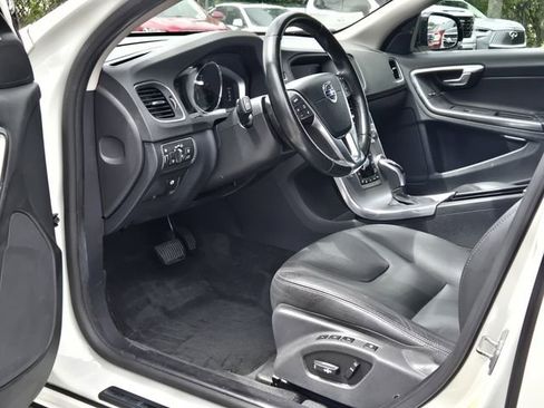 Used 2018 Volvo V60 T5 Cross Country w/ Convenience Package AWD/4WD image 14