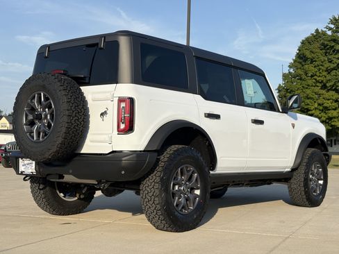 New 2025 Ford Bronco Badlands image 7