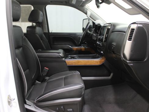 Used 2019 Chevrolet Silverado 2500 High Country w/ Duramax Plus Package image 28