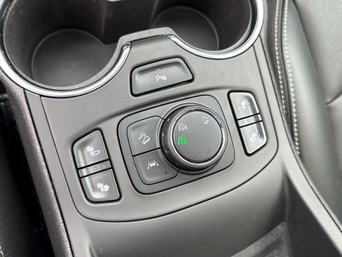 Used 2022 GMC Terrain SLT w/ Tech Package AWD/4WD image 16