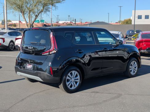 Used 2023 Kia Soul LX image 5