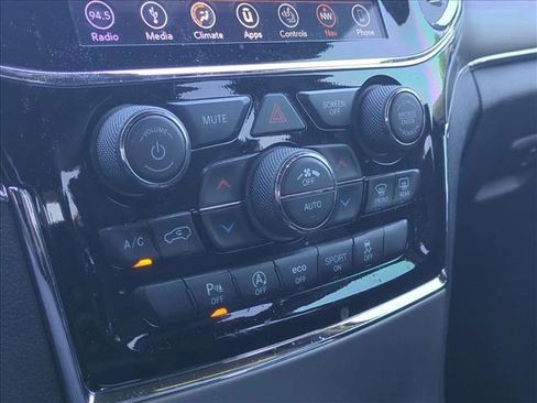 Used 2019 Jeep Grand Cherokee Limited image 13