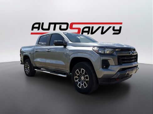 Used 2025 Chevrolet Colorado Z71 w/ Technology Package AWD/4WD image 3