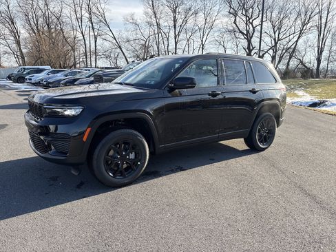 New 2025 Jeep Grand Cherokee Altitude AWD/4WD image 3