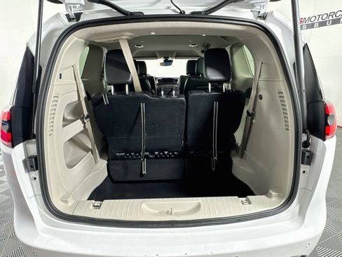 Used 2024 Chrysler Pacifica Touring-L FWD image 25