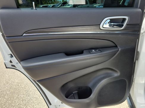 Used 2022 Jeep Grand Cherokee Limited w/ Trailer Tow Group IV image 14