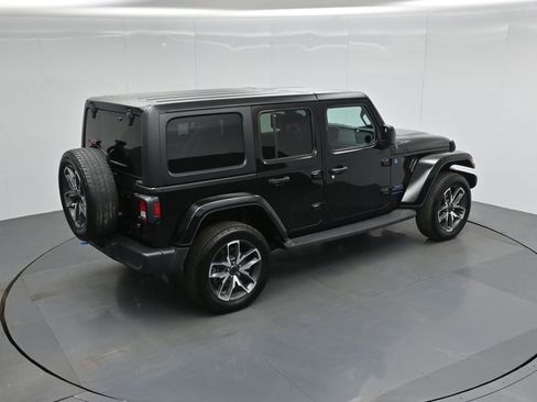 Used 2024 Jeep Wrangler Unlimited image 38