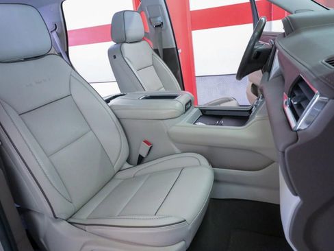 Used 2022 GMC Yukon Denali w/ Denali Premium Package image 24