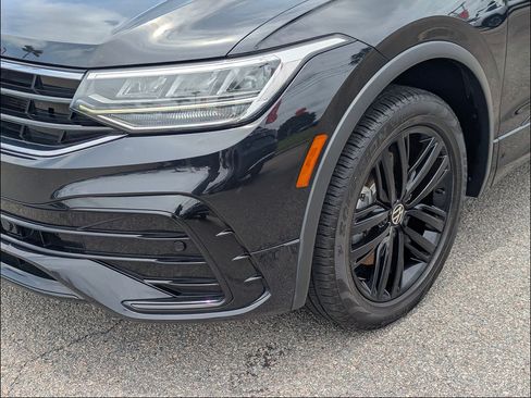 Used 2022 Volkswagen Tiguan SE R-Line AWD/4WD image 9